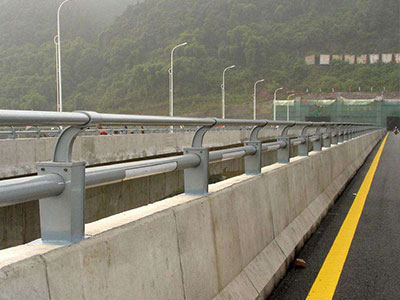 高速桥梁护栏